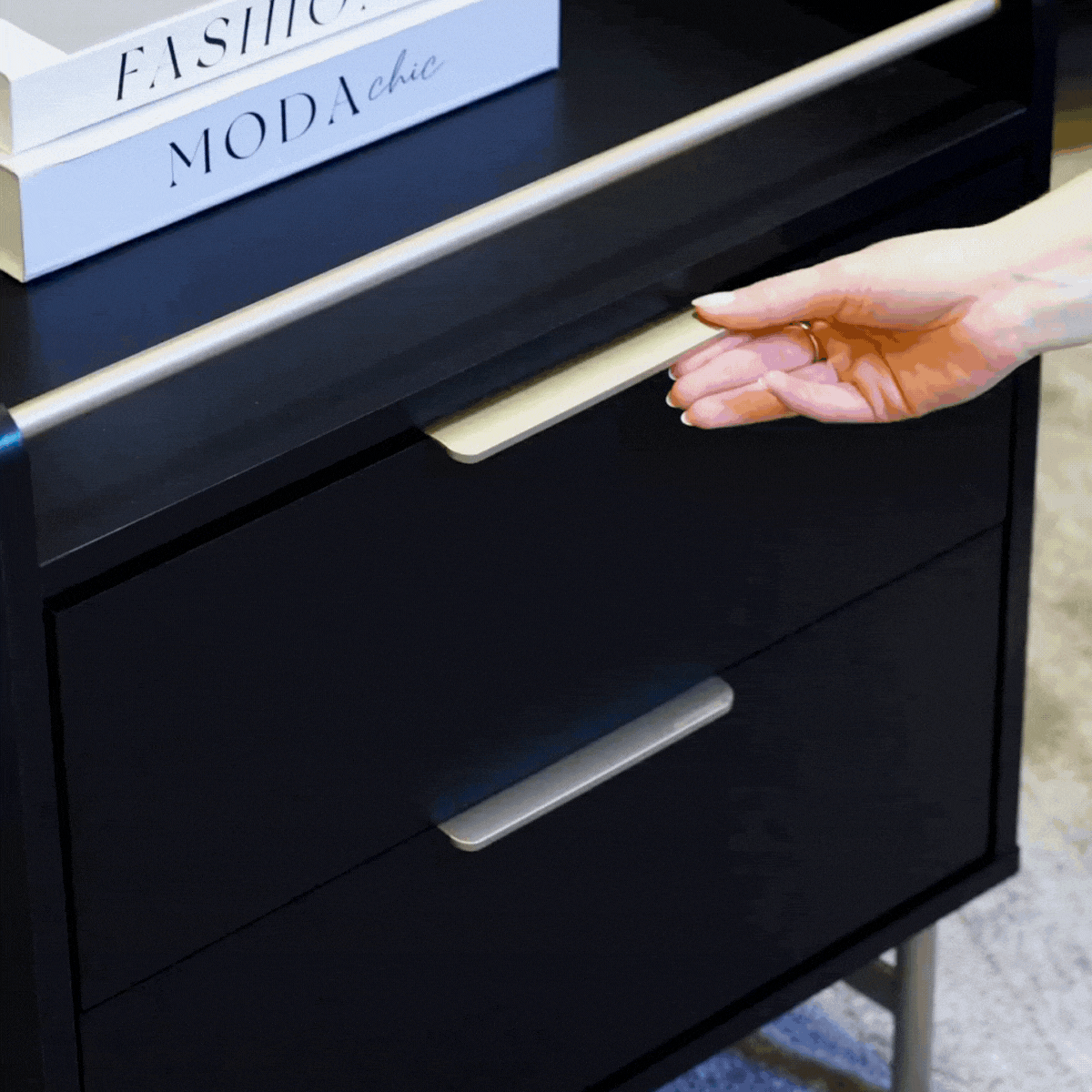 Mesa de Cabeceira 2 Gavetas com LED Yves Preto Fosco com Champanhe