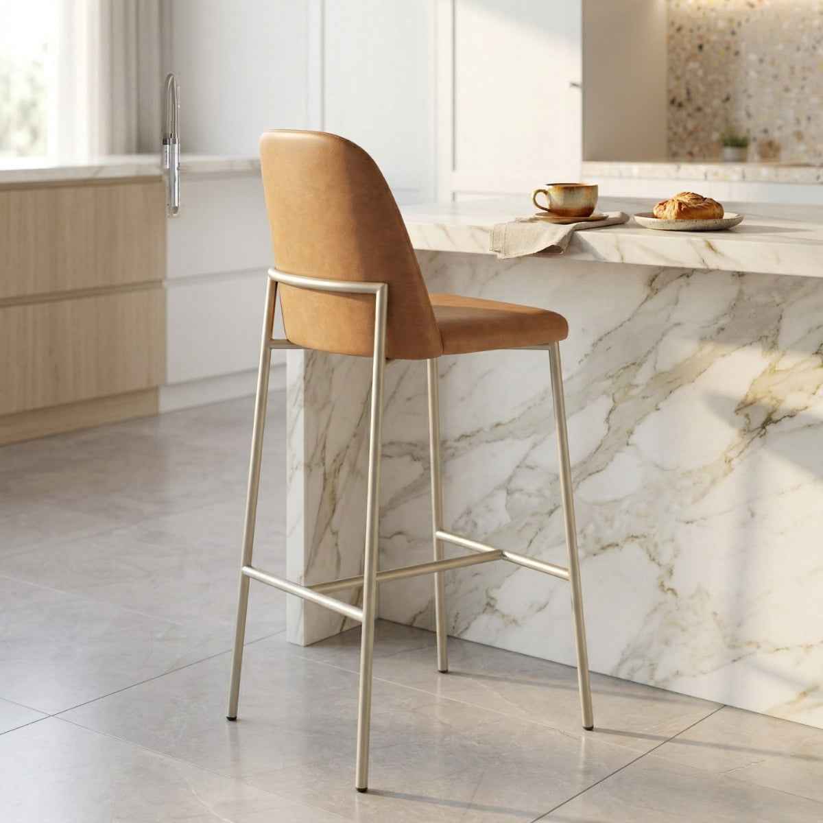 Conjunto de 2 Banquetas Altas de Aço Estofada Lucille Champanhe com PU Caramelo