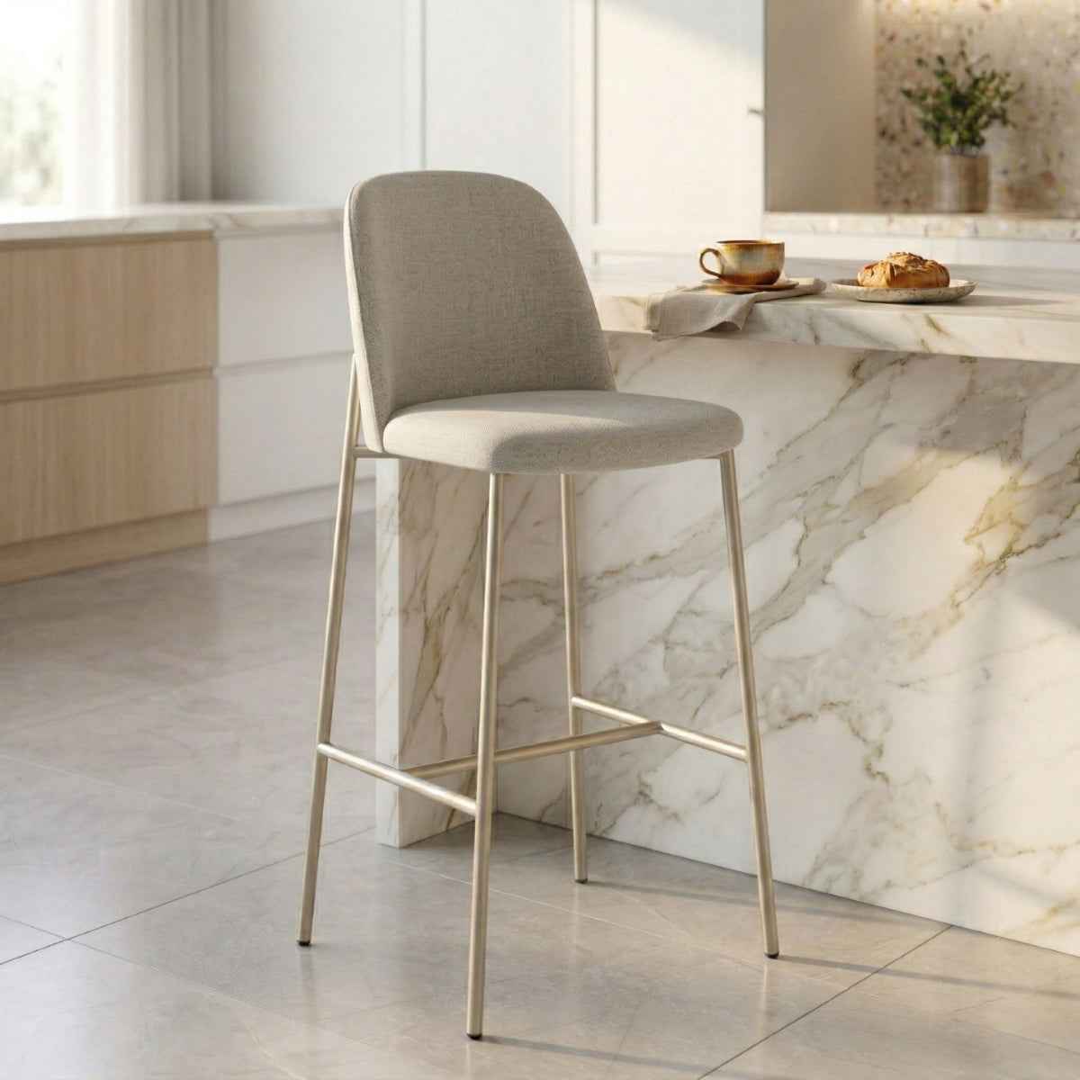 Conjunto de 2 Banquetas Altas de Aço Estofada Lucille Champanhe com Soft Palha