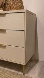 Cômoda 6 Gavetas Yves 135cm Off-White Fosco com Dourado