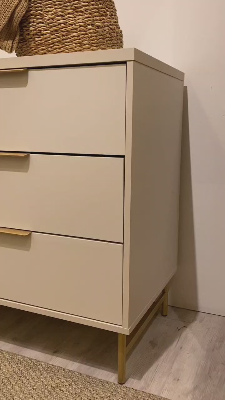 Cômoda 6 Gavetas Yves 135cm Off-White Fosco com Dourado