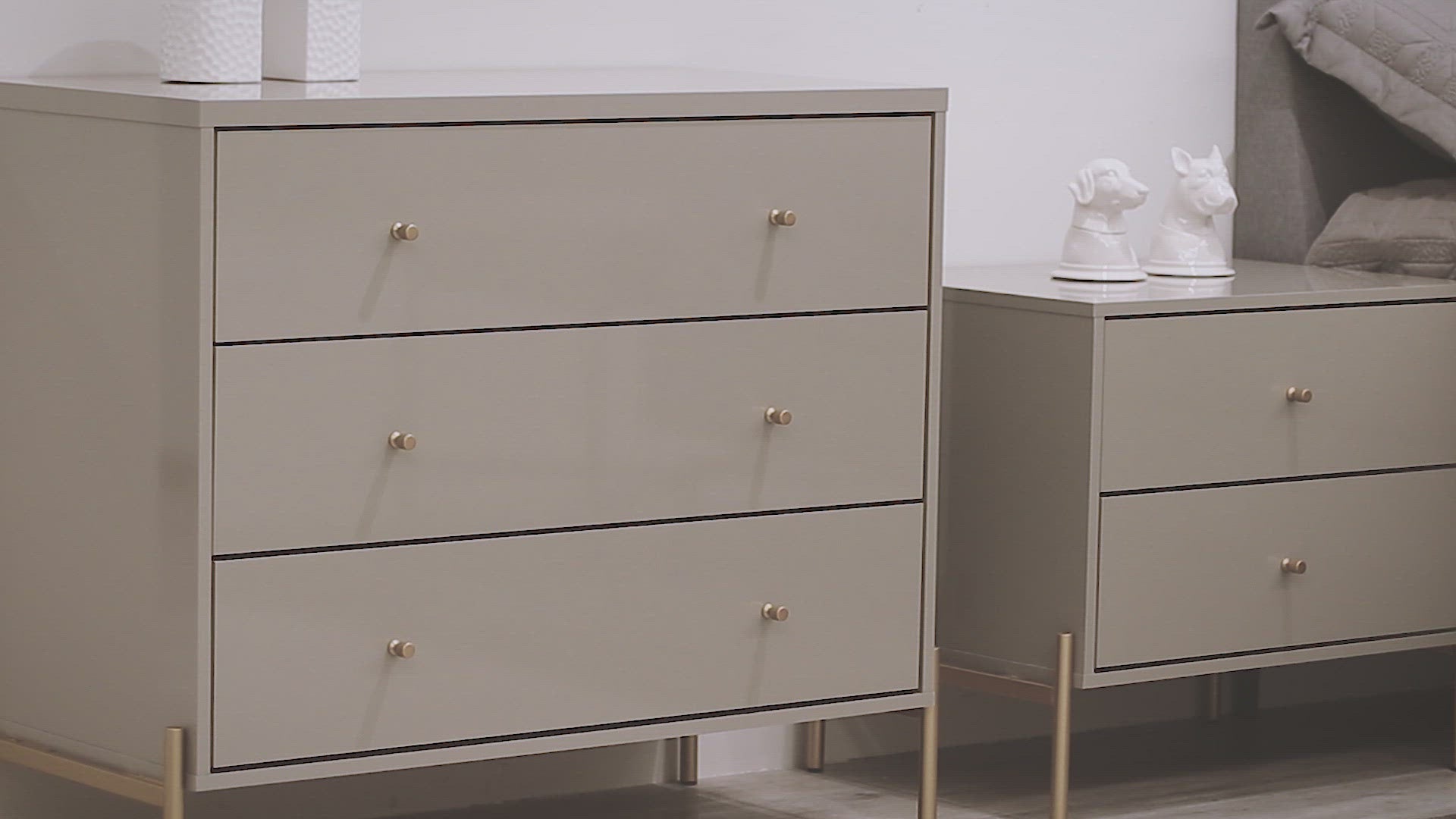 Cômoda com 3 Gavetas Jasper 94cm Off-White Fosco com Dourado